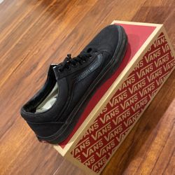 8.5 All Black Vans