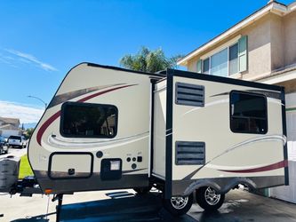 2014 fun finder travel trailer 18ft With Slide out easy to tow