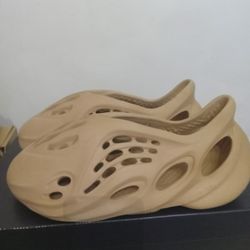 Adidas Foamrunner Men Size 11