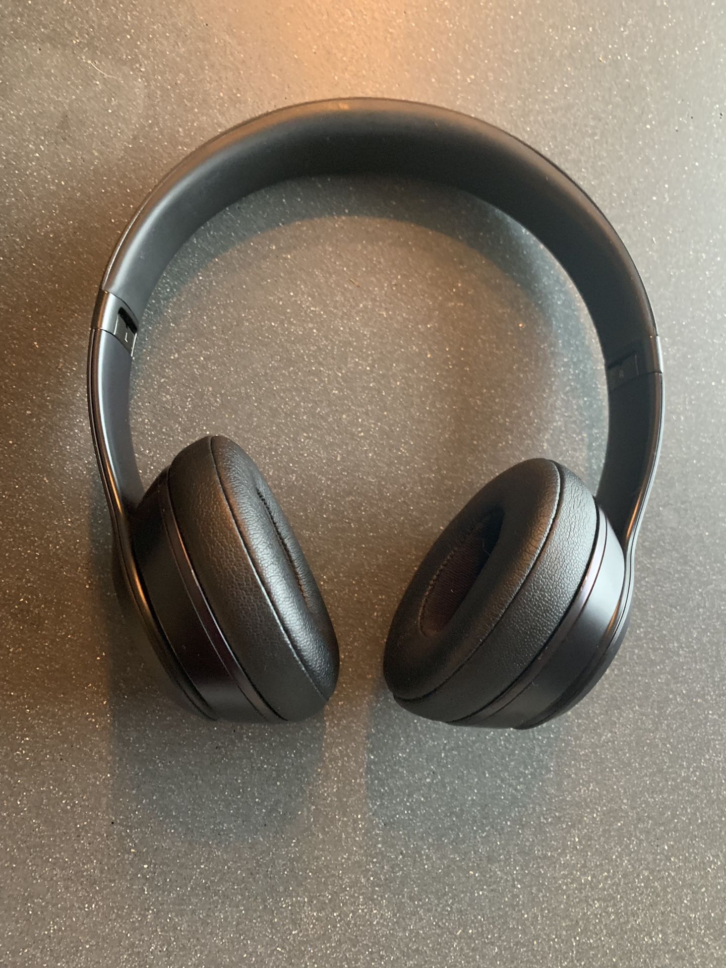 Beats Solo 3 Wireless Headphones - Matte Black