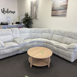Power Reclining Sectional 