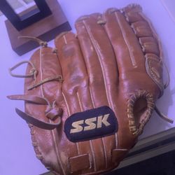 🧤 SSK Professional Series Baseball Glove – 11.5” – Excellent Leather Quality! 🧤 Not Free Taking Offers