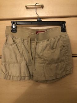 These are size 10-12. The shorts are so cute and the pants are pretty with the flower every were. Also it they are $5 each