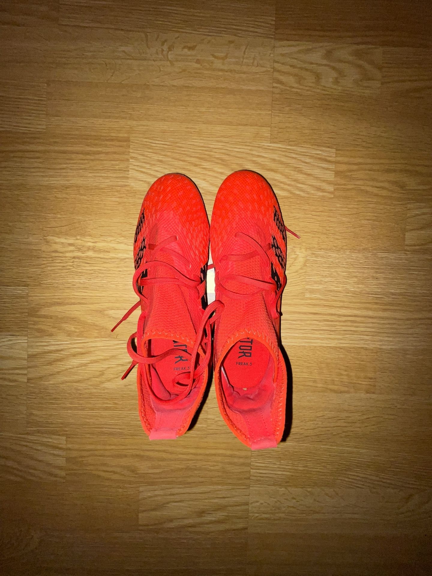 Unused Youth Predator Freak.3 Firm Ground Red 6,1/2 Youth Boys