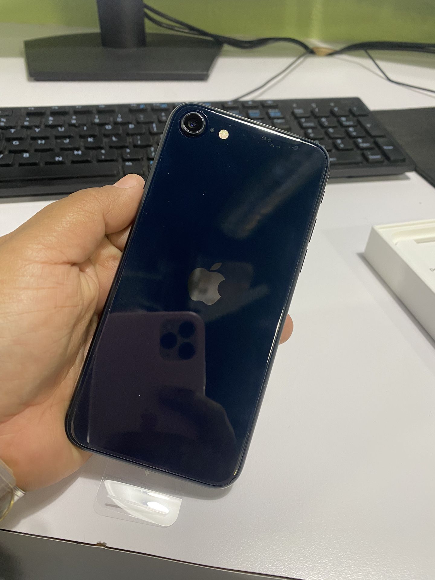 iPhone SE, New. 64GB