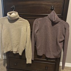Cropped Turtleneck Sweaters Size M