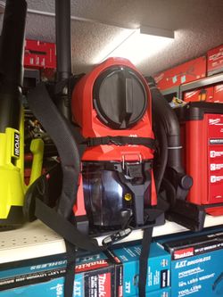 MILWAUKEE VACUUM BACKPACK