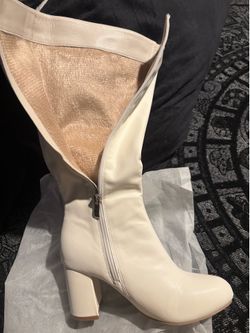 White boots size 7