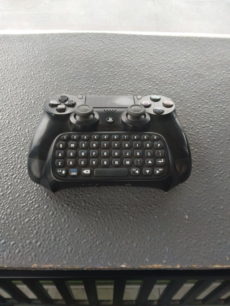 1 PS4 controller 
