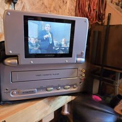 Audiovisual 5" Portable VCR VBP2000
