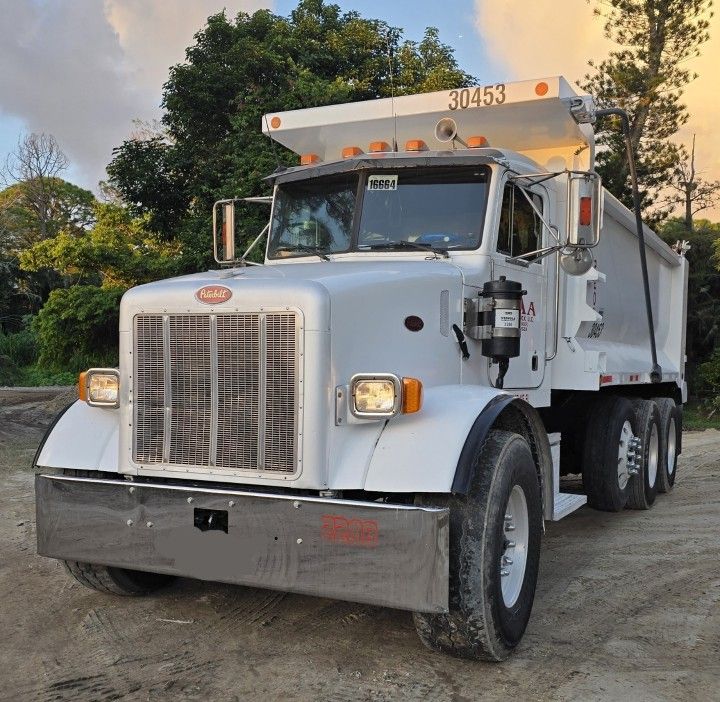 2000 PETERBILT 357
DUMP TRUCK
 SPREADER THIRD 
AXLE 
CUMMINS ISM 430 HP ENGINE 
8LL 