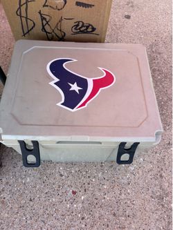 Ice chest for drinks