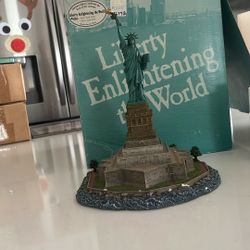 Harbour Lights “Liberty Enlightening the World” #627 (2000) • Statue of Liberty • Turn of the Century Edition • Box 