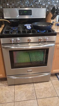 Frigidaire Gallery Gas Range