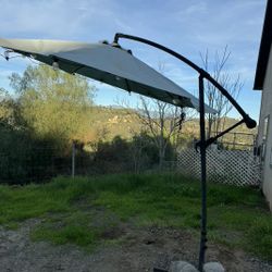 Cantilever Umbrella With Sandbag Weight