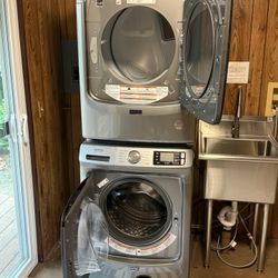 Stacked Washer / Dryer - Maytag