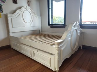 Full Size "Princess" Bedframe With Head And Footboard