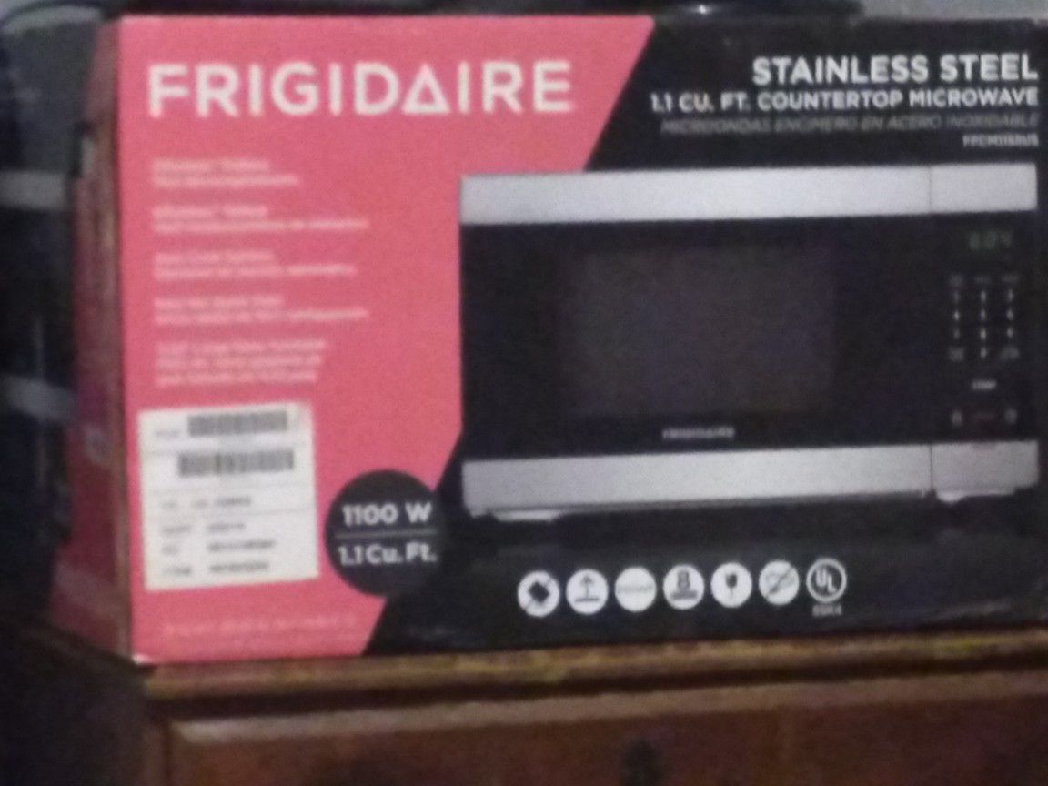 Frigidaire stainless Steel Microwave