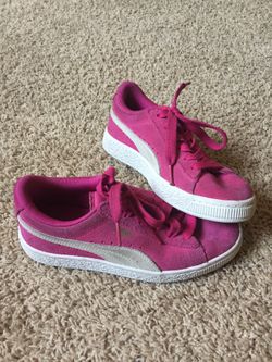 Pink girls pumas size 3