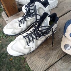 Size 16 USA Under Armor Shoes 35