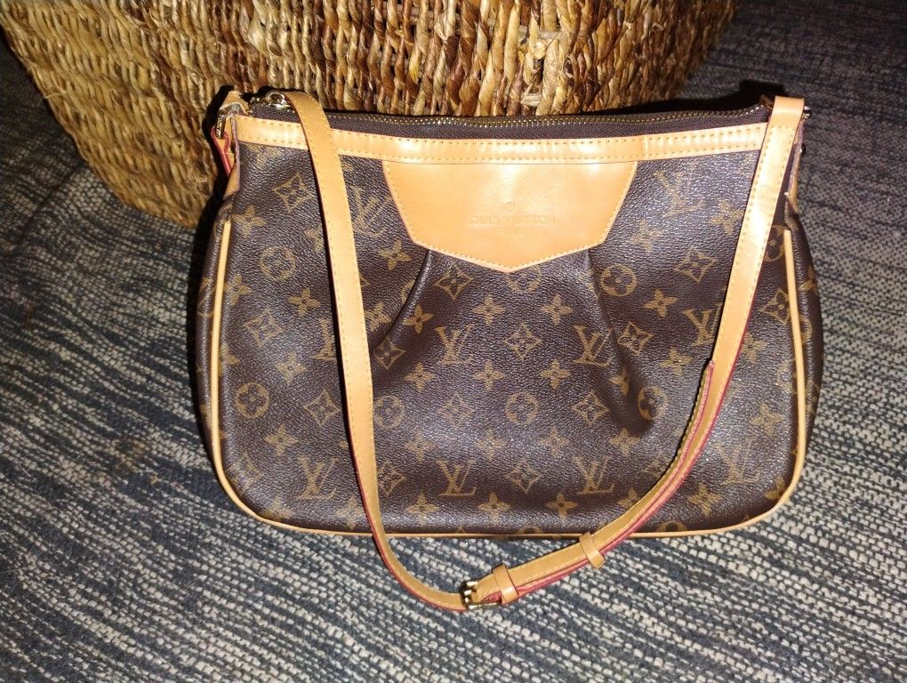 Pair $650