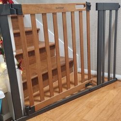 SUMMER brand Baby Or Pet Gate - Dark Metal/Wood (Used, Good Condition)