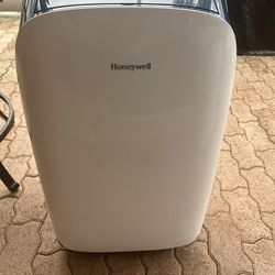 Honeywell 12,000 BTU Portable Air Conditioner with Dehumidifier & Fan