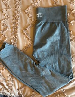 Victoria’s Secret Pink seamless workout leggings