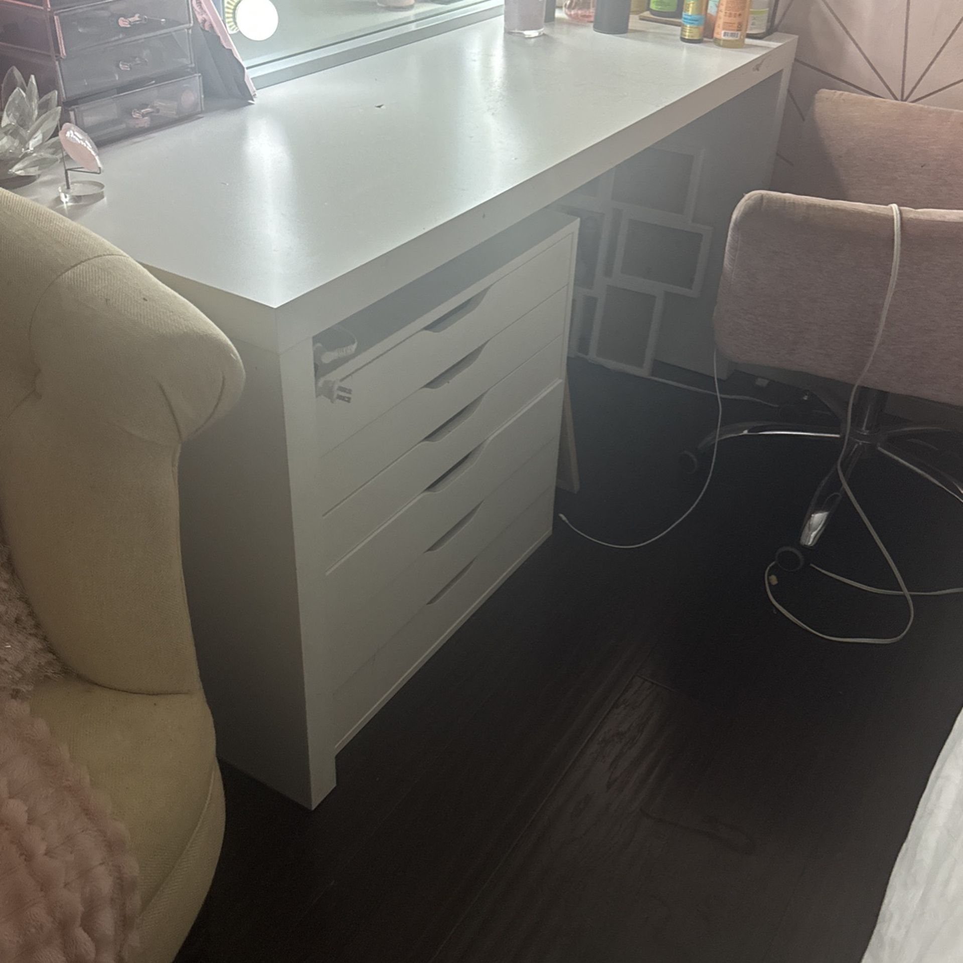 Vanity Desk ! 
