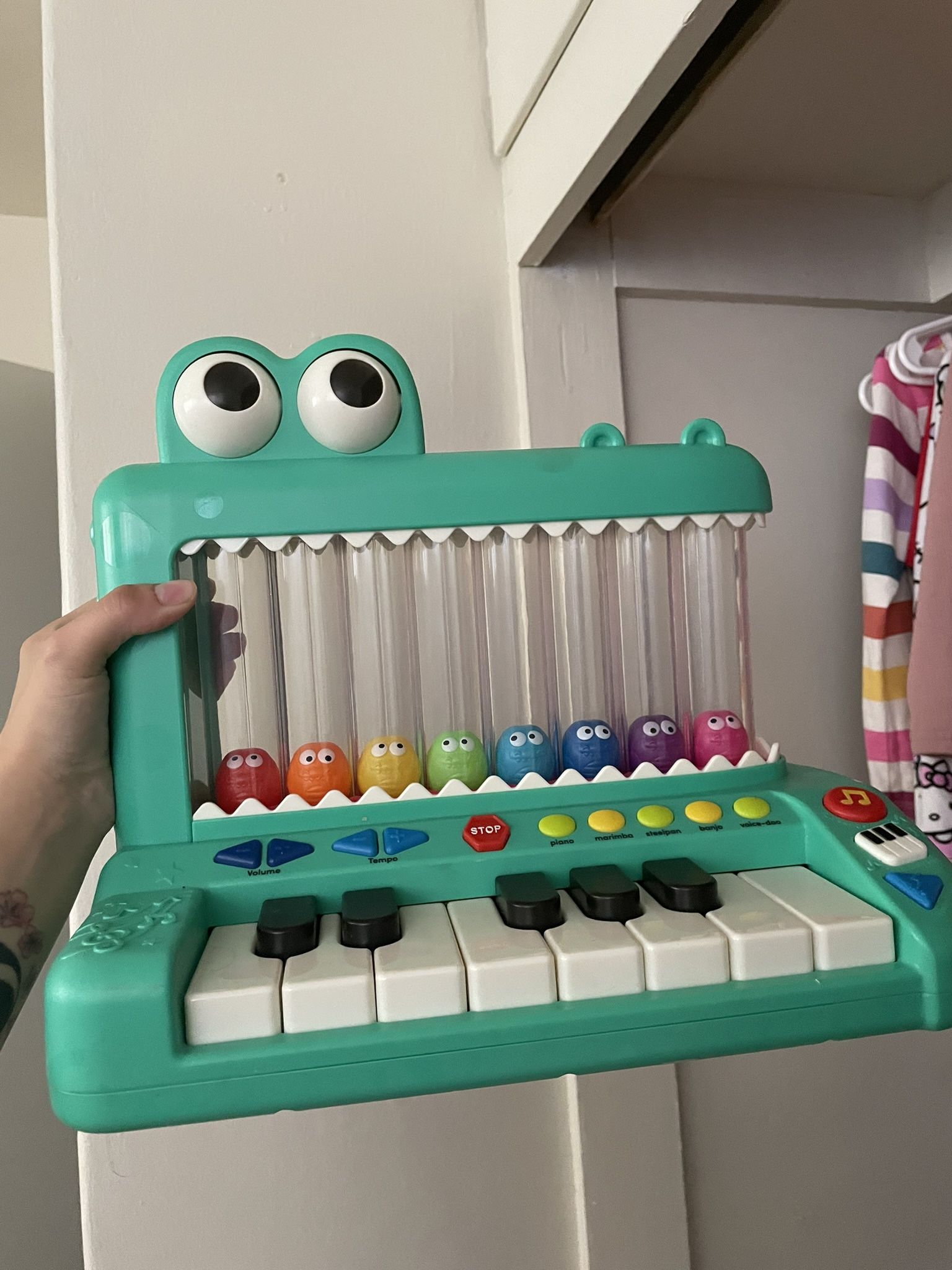 Crocodile toy piano