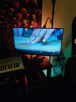 32" Samsung 4k Smart Monitor And Streaming 