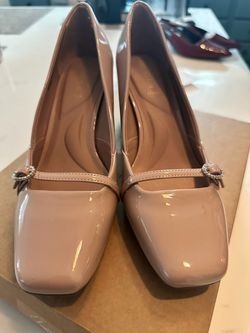 Nude Patent Leather Anne Klein Heels size 8