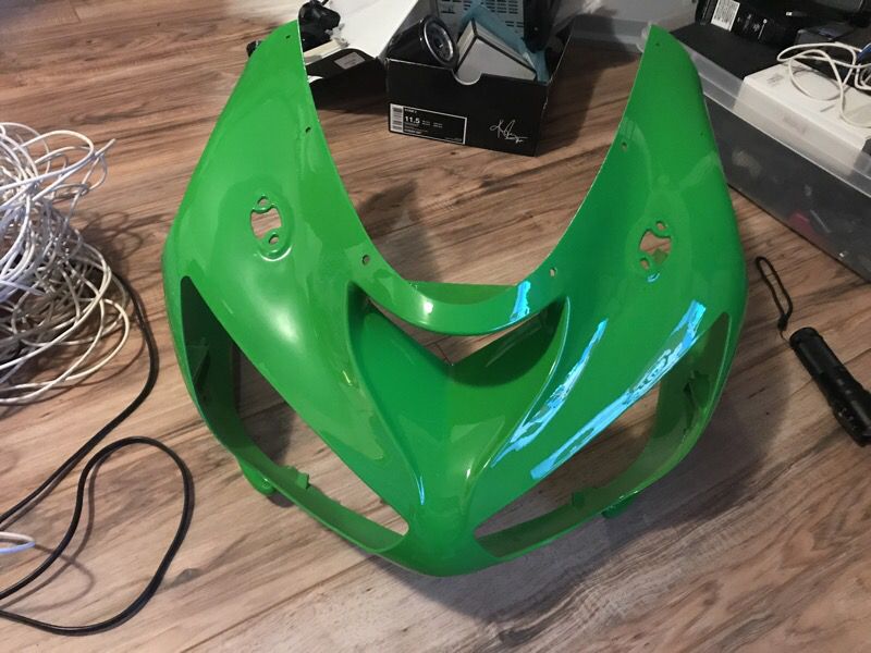 Brand new. Never used. 06 zx6r front fairing