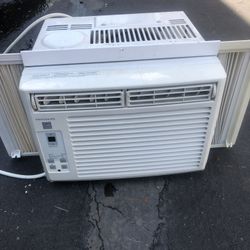 Very Good Condition Frigidaire Air Conditioner 