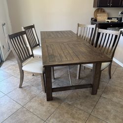 Dinning Table With 4 Chairs 
