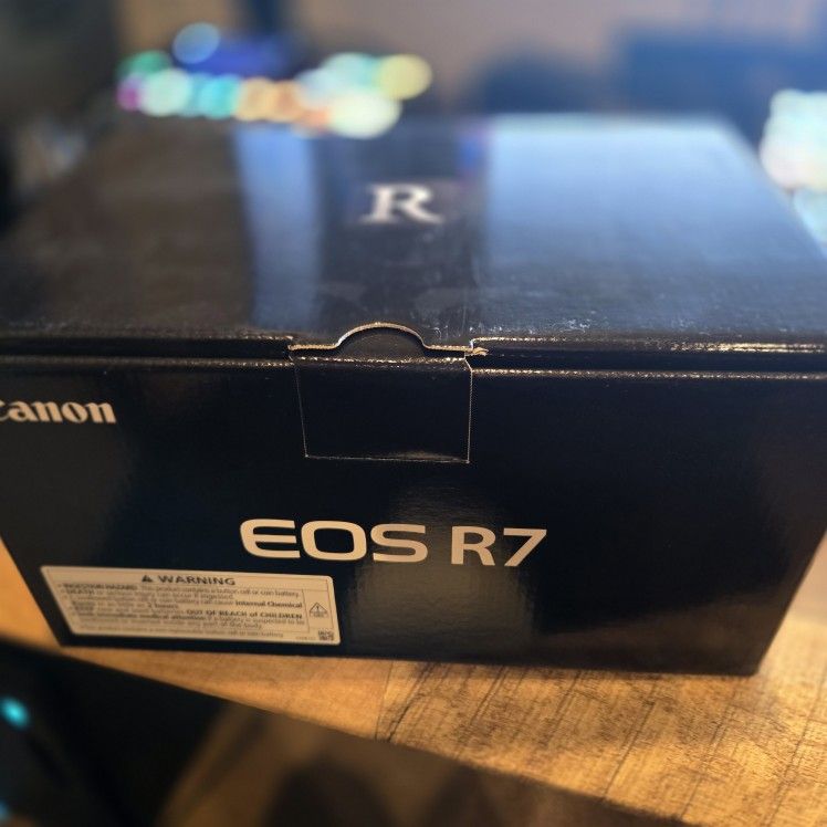 Canon EOS R7 Camera Body (No Lens)