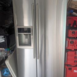Refrigerator 
