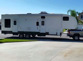 2011 Keystone Fuzion M305