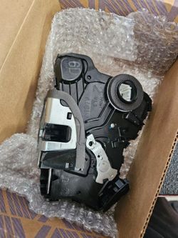 2015 TUNDRA DRIVERSIDE DOOR LATCH (OEM)