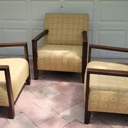 3 Beautiful Decorative Office Lounge Armchairs. $25 Each. Se Habla Español.