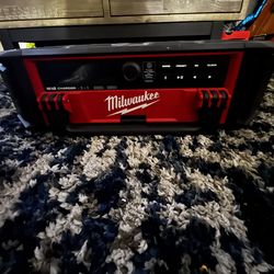 Milwaukee stereo BT