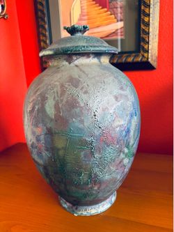 Atlantic Urn / Ornamental Pottery