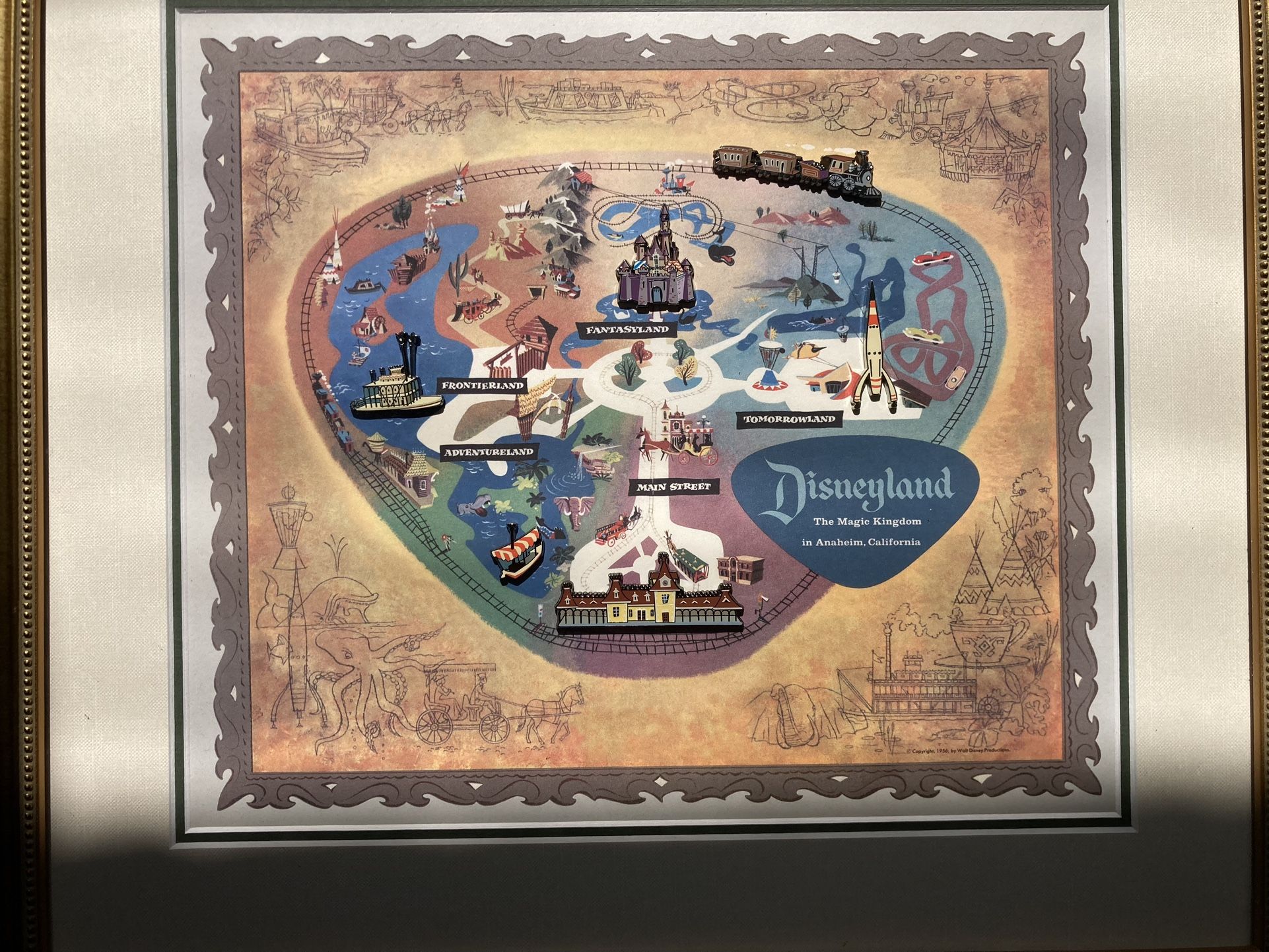 Disney Catalog - Disneyland Park Map (Framed 6 Pin Set)
