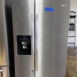 Vendo refrigerador whirlpool con 4 meces de garantía
