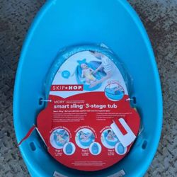 Skip Hop Moby Smart Sling baby bath tub. For newborns, infants, and toddlers.