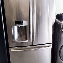 GE STAINLESS STEEL FRIDGE 