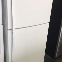 WHIRLPOOL TOP FREEZER 33”WIDE REFRIGERATOR IN WHITE
