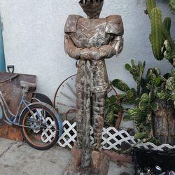 6FT CHIVALROUS KNIGHT......225$