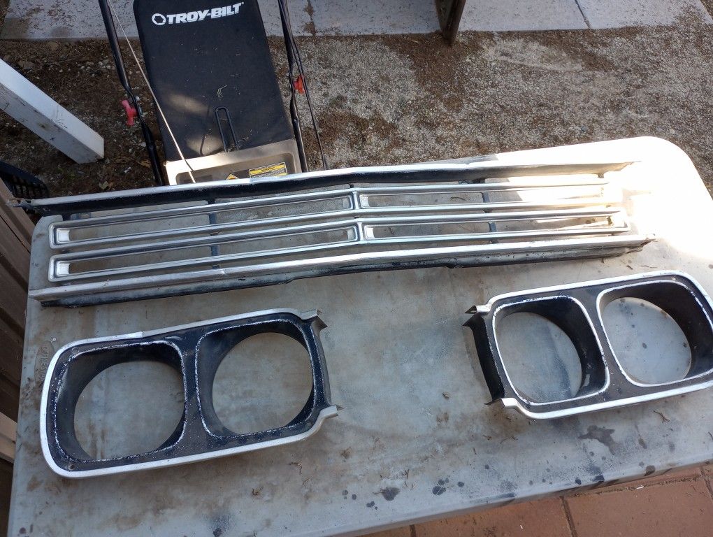 69 Plymouth Road Runner Grille