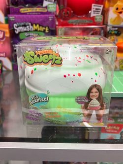 Squeezee Sweetz Scented Squishy Cupcake Squeeze  Green RARE VIRAL 🧁